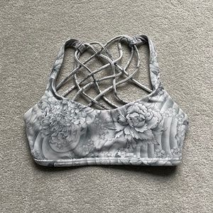 Lululemon Free to be Bra Size 4